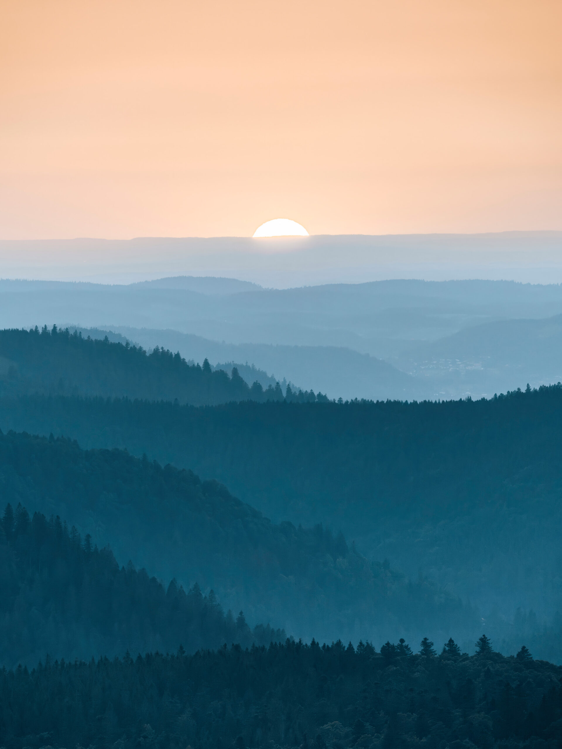 la ligne bleue des vosges lors d'un coucher de soleil